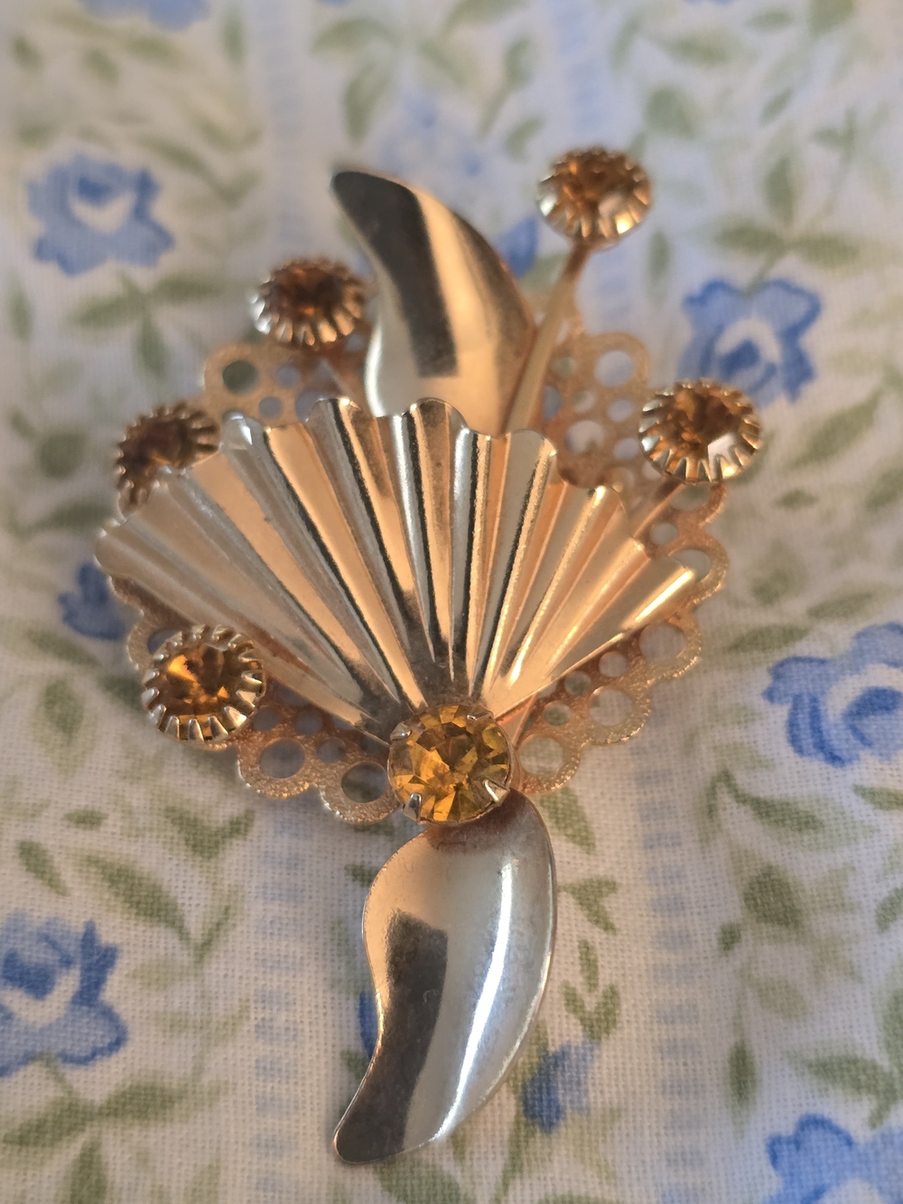 Vintage 50's/60's Gold-Tone Floral Brooch with Amber/Topaz Rhinestones